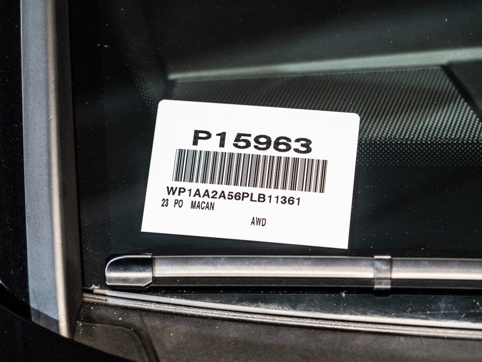 Certified 2023 Porsche Macan AWD/4WD image 27