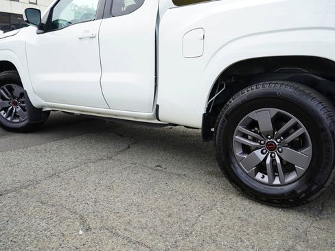 Used 2025 Nissan Frontier SV RWD image 6