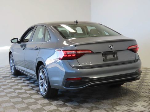 Used 2024 Volkswagen Jetta SE FWD image 3