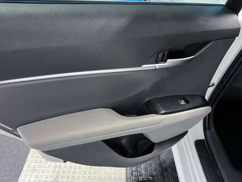 Used 2018 Toyota Camry LE w/ Convenience Package FWD image 17