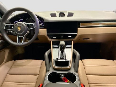 Used 2022 Porsche Cayenne Platinum Edition image 13