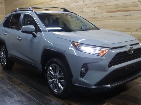 Used 2019 Toyota RAV4 XLE Premium image 2