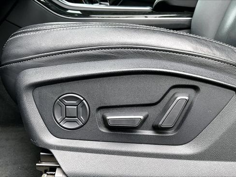 Used 2019 Audi Q8 Premium Plus w/ Premium Plus image 34