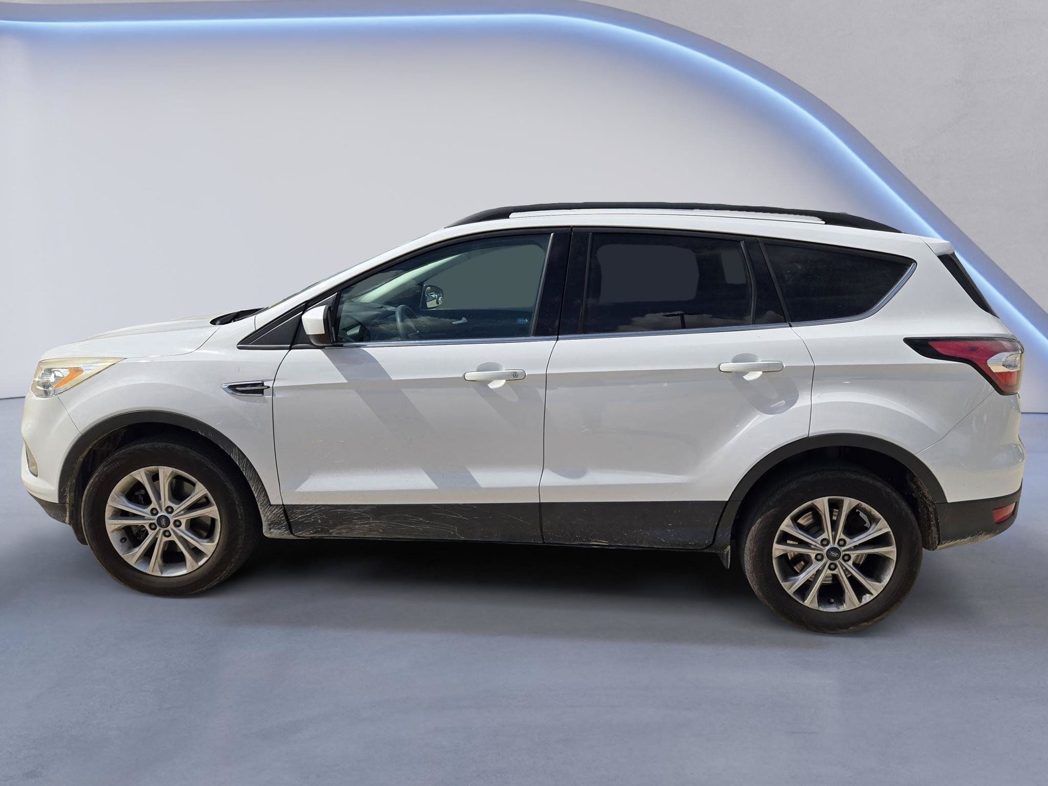 Used 2017 Ford Escape SE w/ Equipment Group 201A AWD/4WD image 5