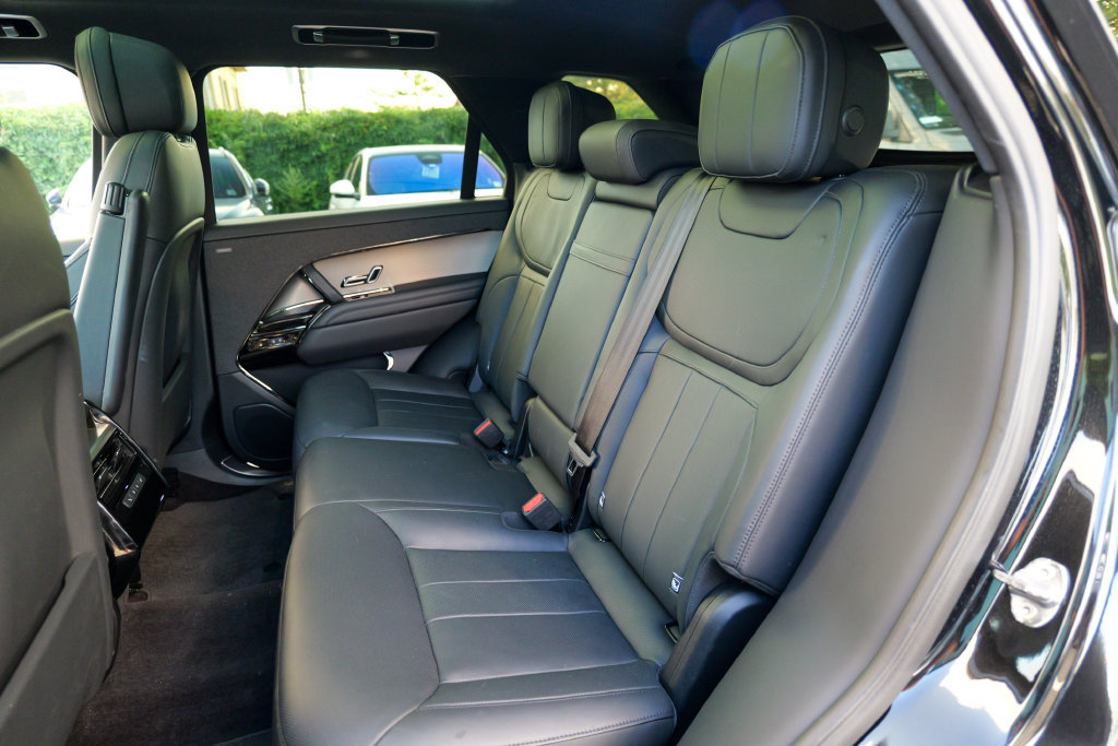 Used 2025 Land Rover Range Rover Sport SE AWD/4WD image 29