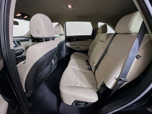 Used 2019 Kia Sorento LX image 26