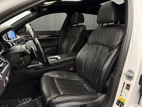 Used 2019 BMW 750i xDrive w/ M Sport Package image 11