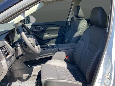 New 2026 Nissan Rogue Platinum image 9