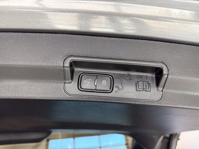 Used 2023 Ford Explorer XLT w/ Equipment Group 202A AWD/4WD image 18