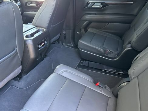 Used 2026 Chevrolet Suburban Z71 w/ Comfort Package AWD/4WD image 12