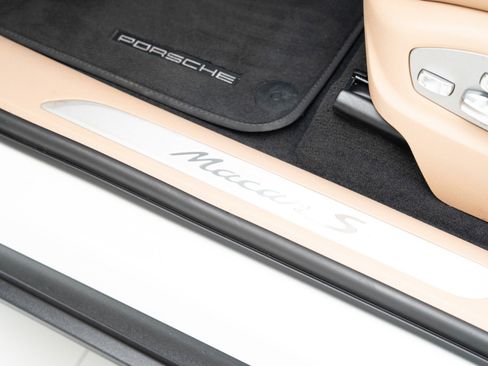 Certified 2021 Porsche Macan S image 14