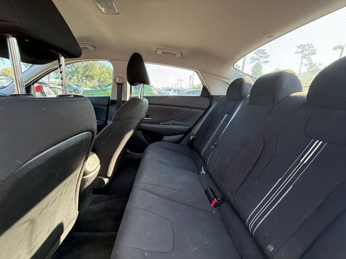 Used 2022 Hyundai Elantra SEL FWD image 16