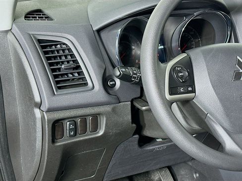 Used 2025 Mitsubishi Outlander Sport ES image 16