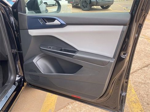 Used 2023 Volkswagen Taos SE image 10