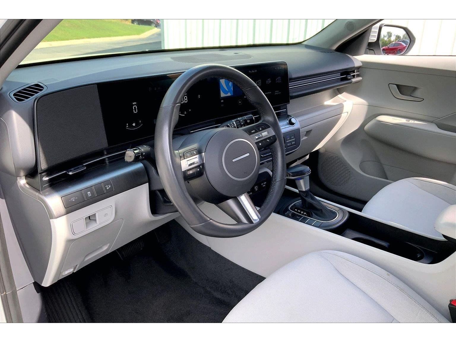 Used 2025 Hyundai Kona SEL AWD/4WD image 12