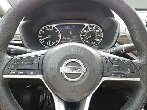 Used 2023 Nissan Altima 2.5 SV image 29