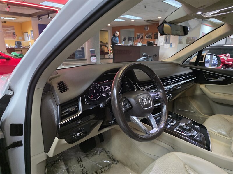 Used 2017 Audi Q7 3.0T Premium Plus w/ Premium Plus Package AWD/4WD image 10