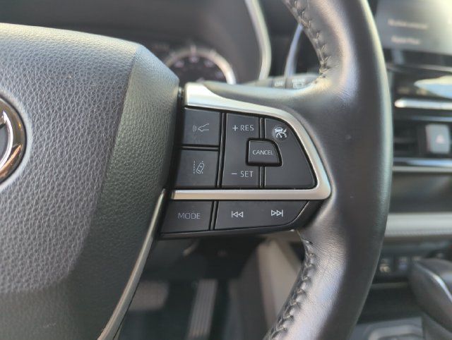Used 2022 Toyota Highlander XLE FWD image 43
