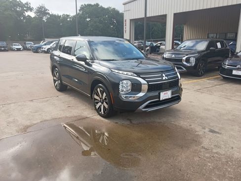Used 2025 Mitsubishi Outlander AWD image 6