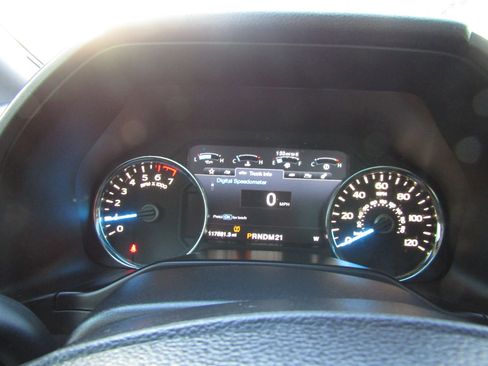 Used 2015 Ford F150 Platinum w/ Equipment Group 701A Luxury image 32