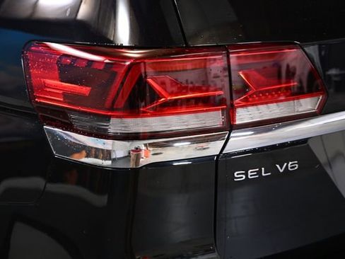 Used 2022 Volkswagen Atlas SEL Premium image 18