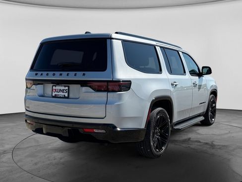 Used 2024 Jeep Wagoneer Series II AWD/4WD image 9