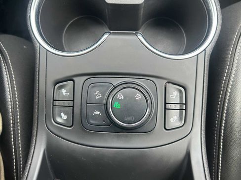 Used 2024 GMC Terrain SLT AWD/4WD image 17