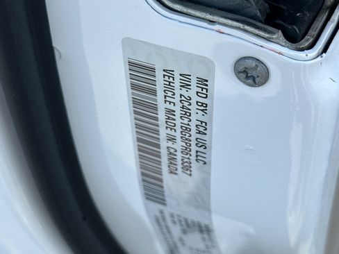 Used 2023 Chrysler Pacifica Touring-L FWD image 29