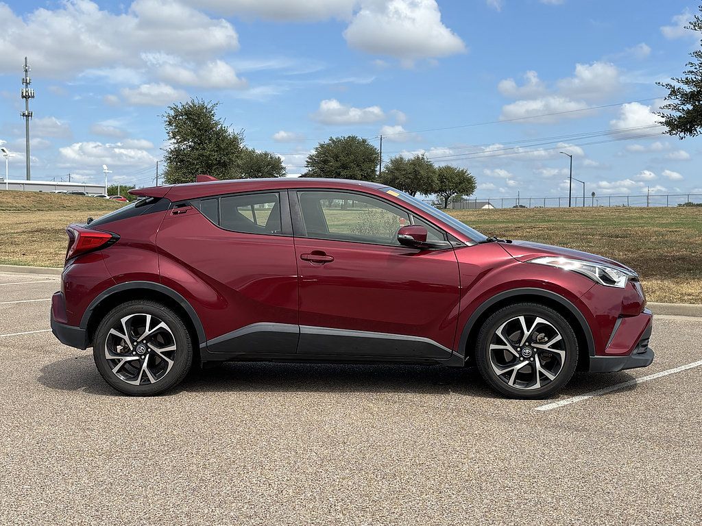 Used 2019 Toyota C-HR XLE FWD image 4