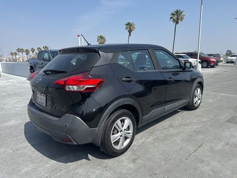 Used 2020 Nissan Kicks S image 4