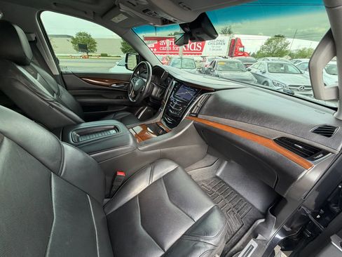 Used 2019 Cadillac Escalade Luxury image 35