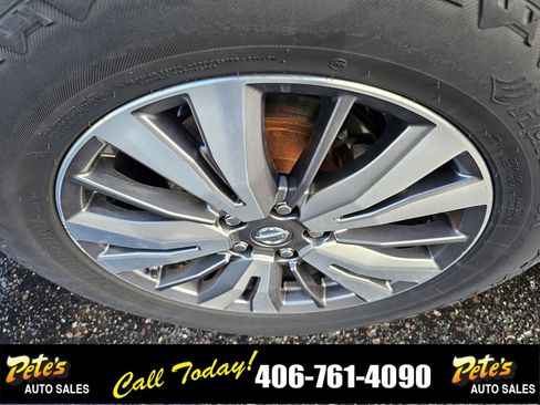 Used 2018 Nissan Pathfinder SV image 12