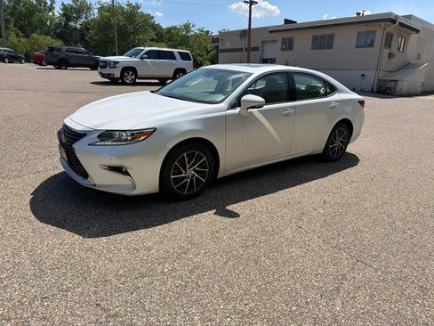 Used 2017 Lexus ES 350 w/ Premium Package FWD image 3