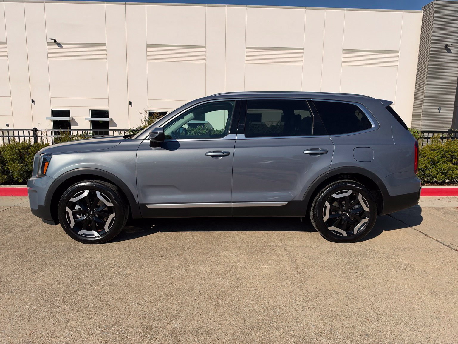Used 2025 Kia Telluride S AWD/4WD image 4