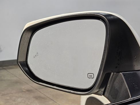 Used 2021 Toyota Highlander XLE image 22