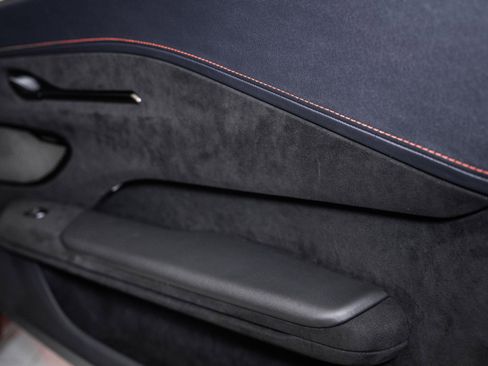 Used 2025 Aston Martin V8 Vantage Coupe image 39