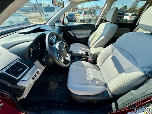 Used 2017 Subaru Forester 2.5i Premium image 14