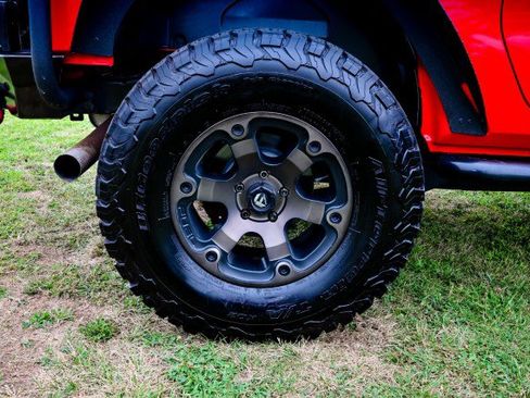 Used 2018 Jeep Wrangler Rubicon w/ Power Convenience Group image 37