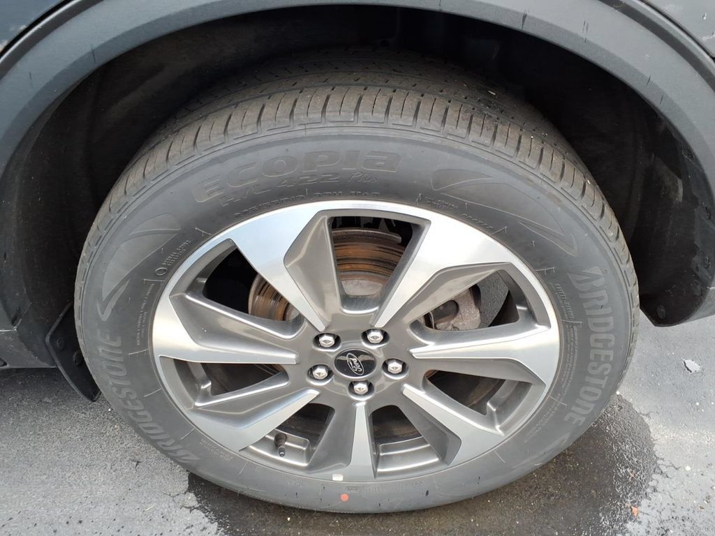 Used 2025 Ford Escape Platinum AWD/4WD image 7