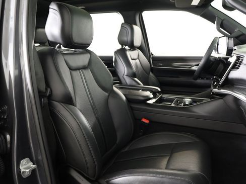 Used 2022 Jeep Wagoneer Series II w/ Premium Group I image 38