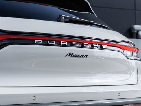 Certified 2023 Porsche Macan image 15
