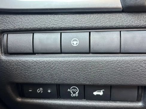 Used 2025 Nissan Rogue SV AWD/4WD image 8