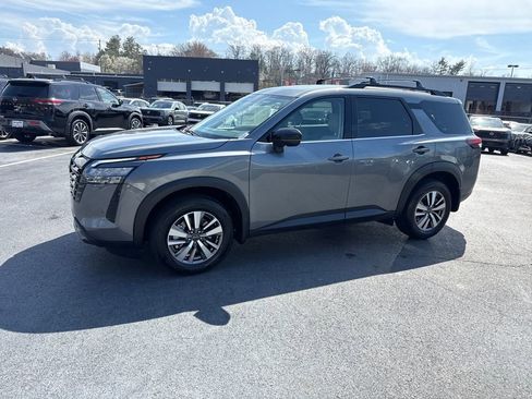New 2026 Nissan Pathfinder SL FWD image 2