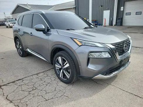 Used 2021 Nissan Rogue Platinum image 3