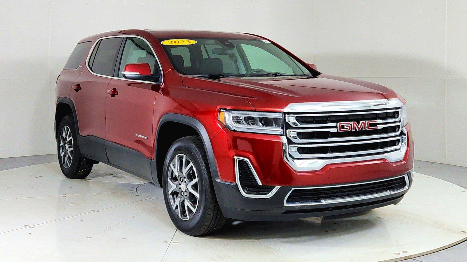 Used 2023 GMC Acadia SLE FWD image 2