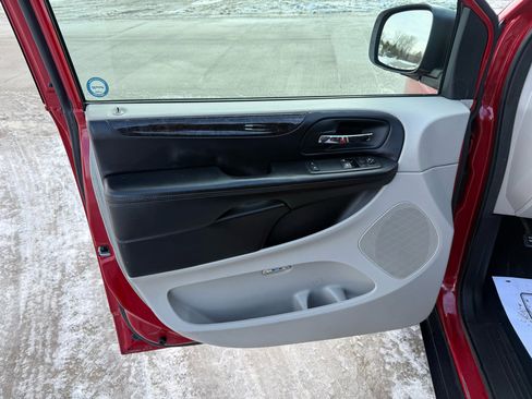 Used 2012 Dodge Grand Caravan SXT image 10