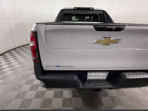 New 2025 Chevrolet Silverado EV LT image 10