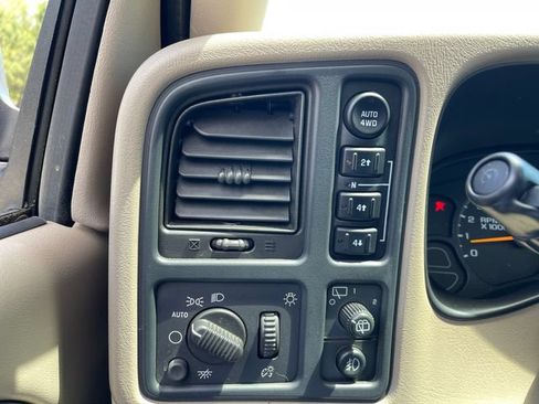 Used 2005 Chevrolet Suburban LT w/ Preferred Equipment Group AWD/4WD image 25