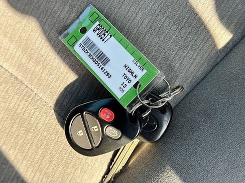 Used 2013 Toyota Highlander Plus image 36