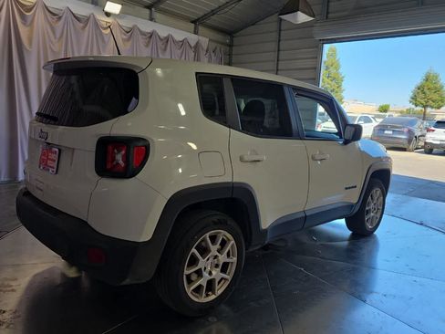 Used 2023 Jeep Renegade Latitude AWD/4WD image 3